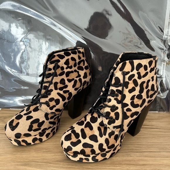 NWOB Steve Madden Leather Animal Print Lace up Heeled Boots - Picture 1 of 7
